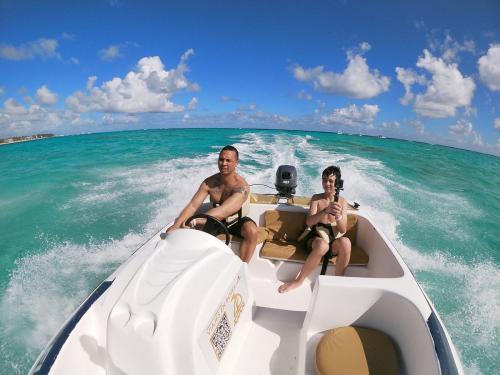 speed boat